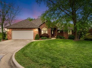 1963 E Burntwood Dr, Springfield, MO 65803