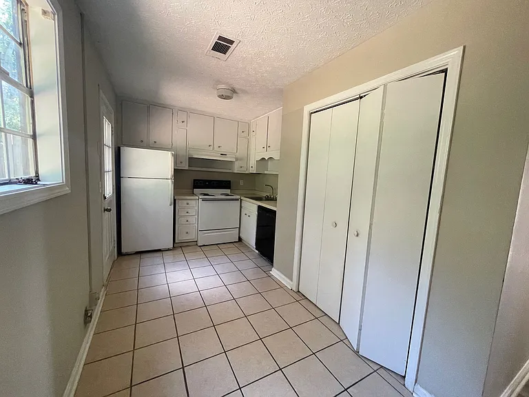 68 Cedar Hill Cir #3B — Photo 1