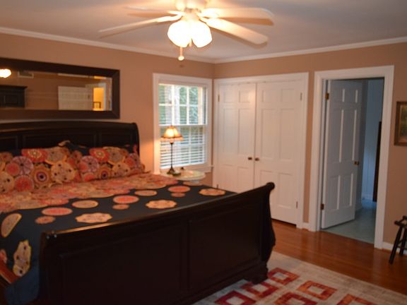 4th image of 106 Dogwood St