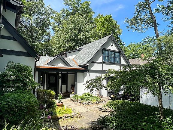 4th image of 88 Forest Way