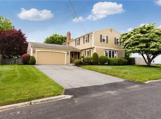 19 Hedley Cir, East Providence, RI 02914