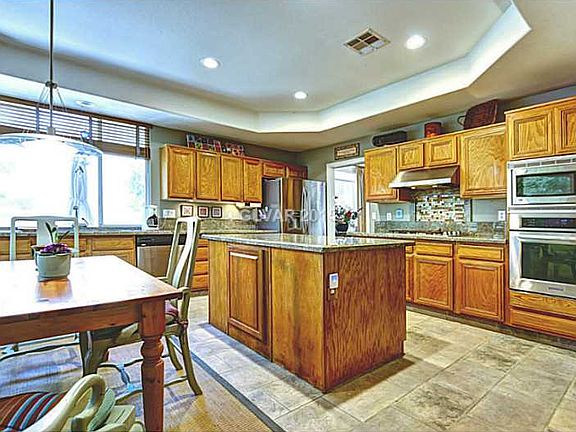 4th image of 2037 Glorieta Ln