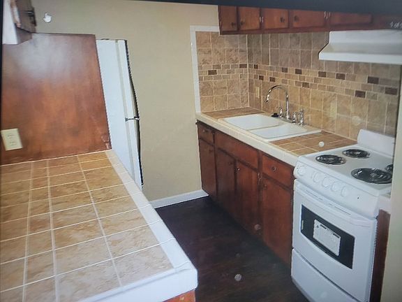 3rd image of 1152 W 7th St #1152
