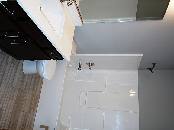 4th image of 606 Sw 40th Street