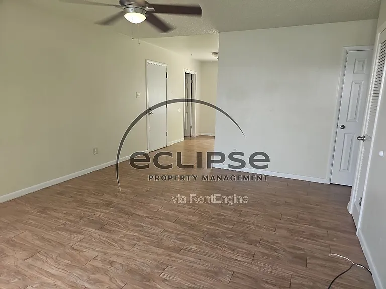717 Lee Dr — Photo 22