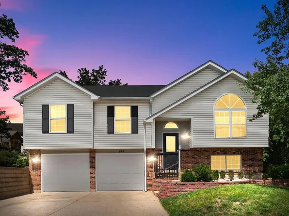 801 Bridle Spur Ln, Lake Saint Louis, MO 63367