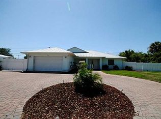 312 NE Julia Ct, Jensen Beach, FL 34957