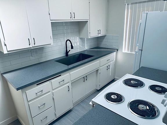 2nd image of 2030 Holly Dr #6