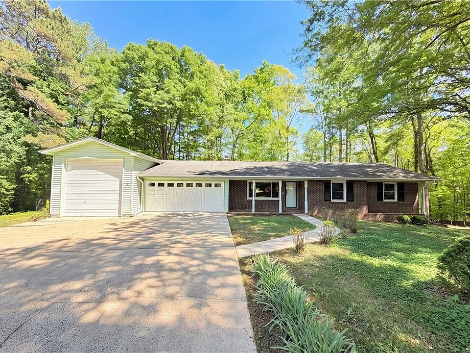 1st image of 200 Dogwood Dr