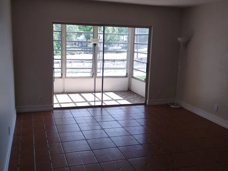 5011 W Oakland Park Blvd #203 — Photo 6