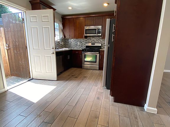 5th image of 1612 Dahlia Ave