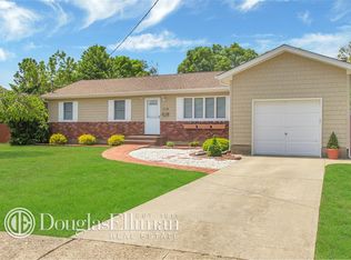 110 Ellensue Dr, Deer Park, NY 11729