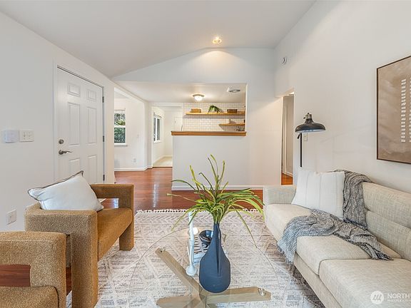 2nd image of 10056 38th Avenue NE
