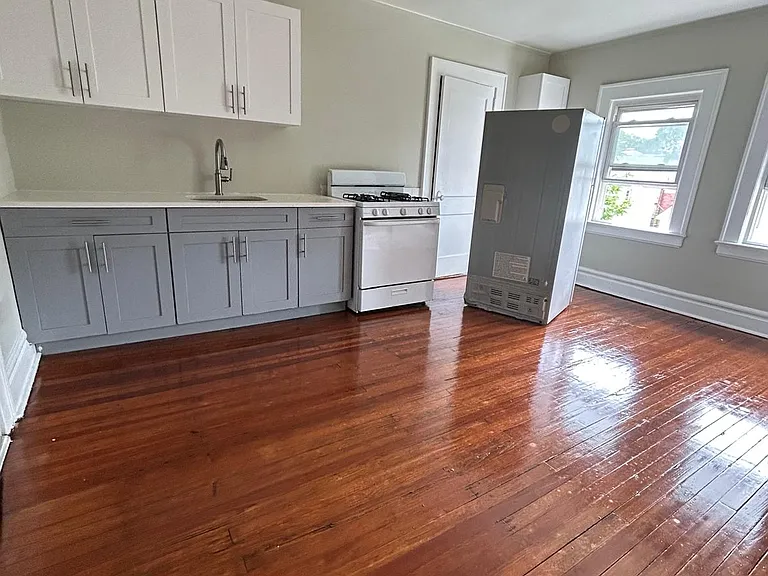 965 Grove St #965 — Photo 1