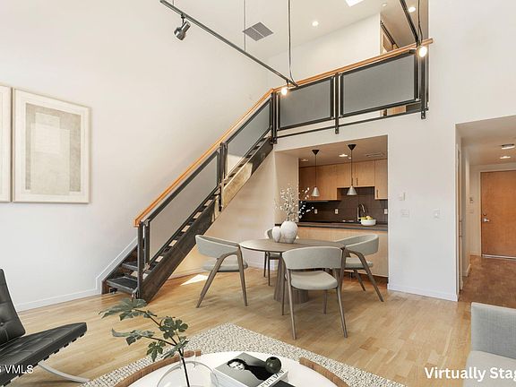3rd image of 1140 Capitol St #203