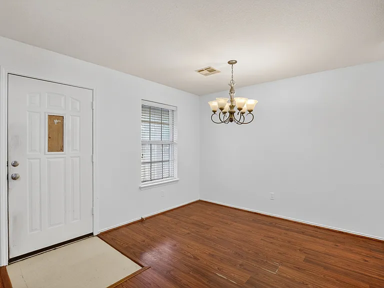 1016 Hatton St — Photo 6