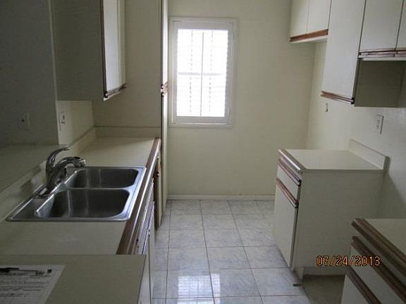 5th image of 10591 Lakeside Dr S #201