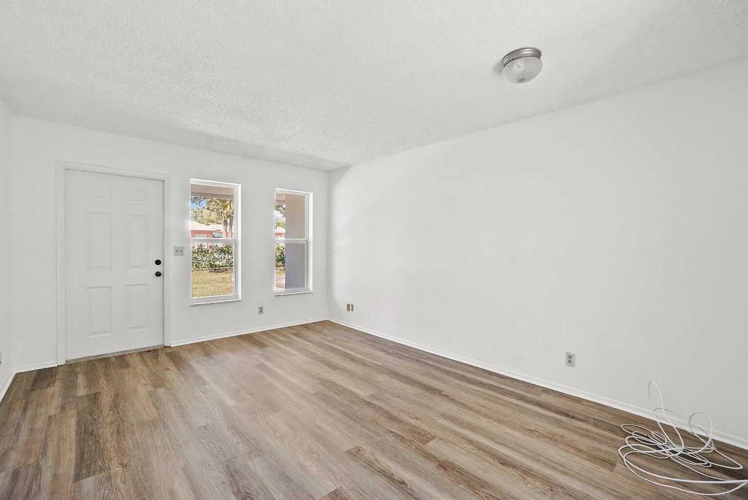 1 bed, 1.0 bath, 680 sqft, $1,800 — Photo 3