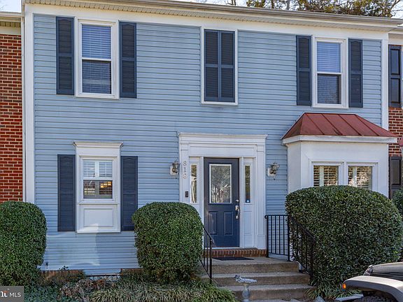 2nd image of 818 Grove Ave #10