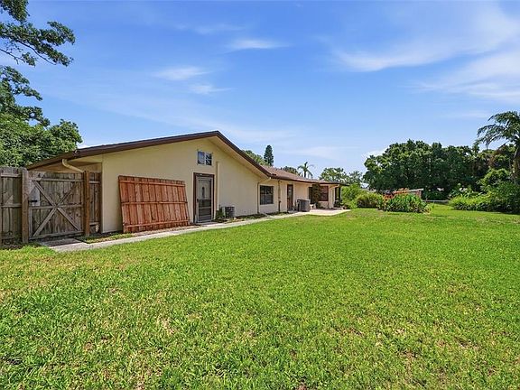 4th image of 3133 Bay Ln