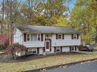 48 Laura Dr, Airmont, NY 10952
