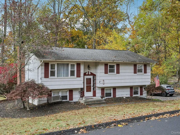 48 Laura Drive, Airmont, NY 10952