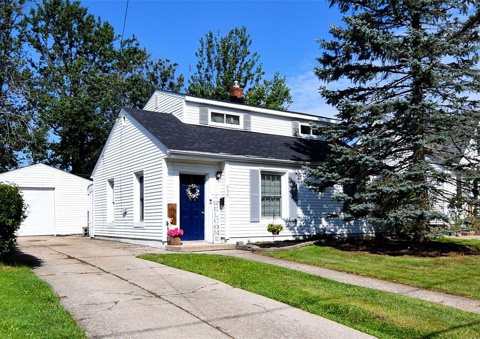 1st image of 696 High St