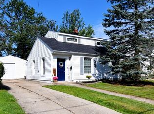 696 High St, Bedford, OH 44146