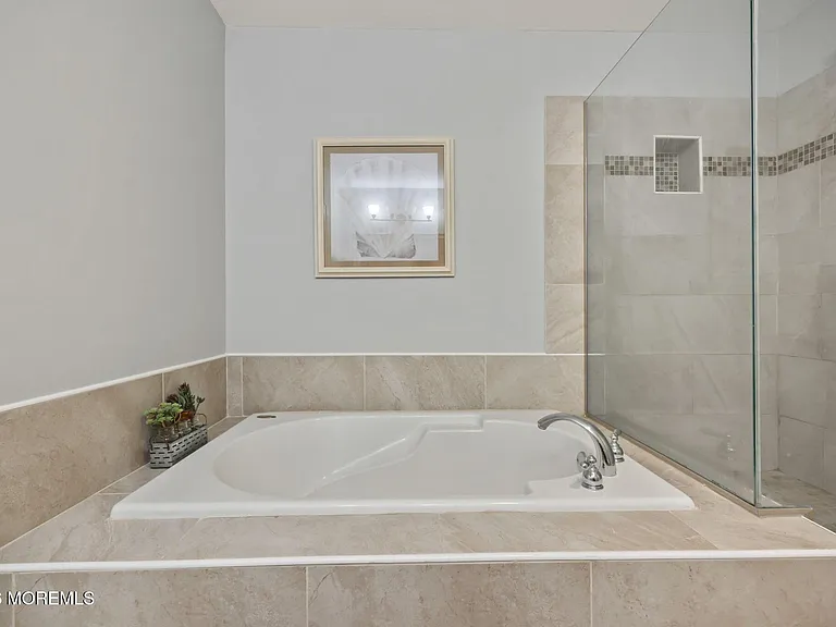 62 Dover Ct — Photo 16