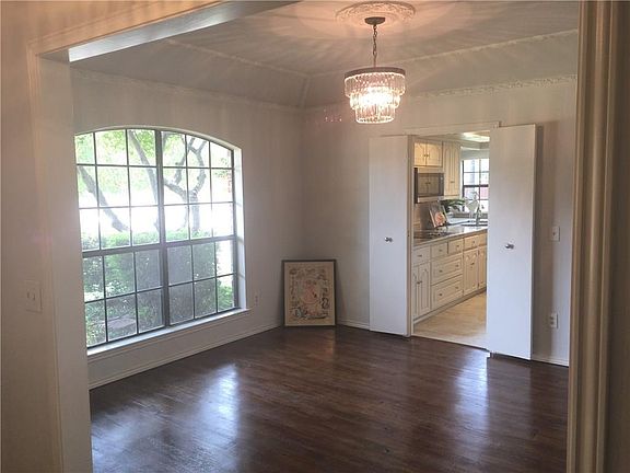 4th image of 2201 Silver Holly Ln