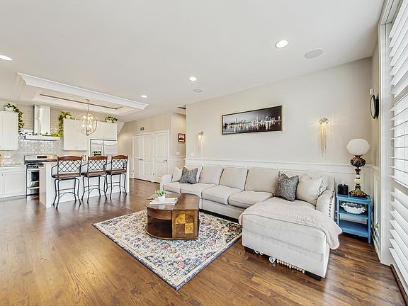5th image of 2431 W Belmont Ave APT 2E