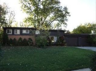 580 Huehl Rd, Northbrook, IL 60062