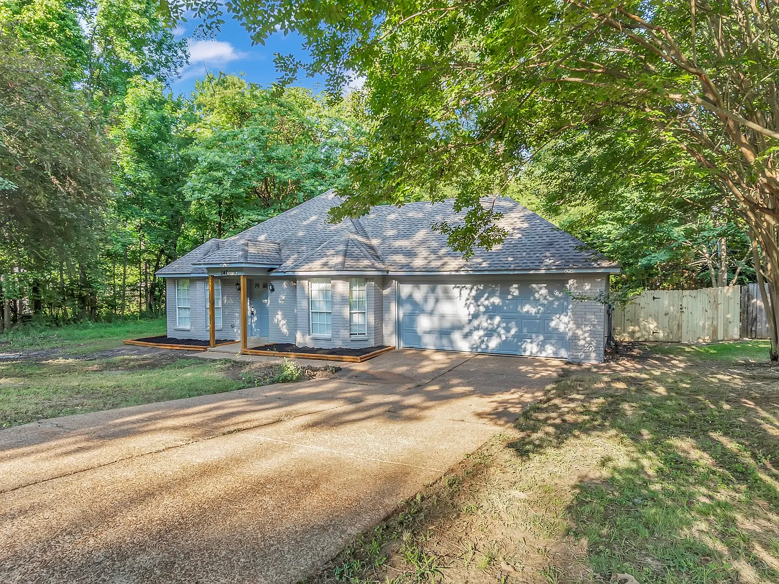 3 bed, 1198 sqft, $1,699 — Photo 2