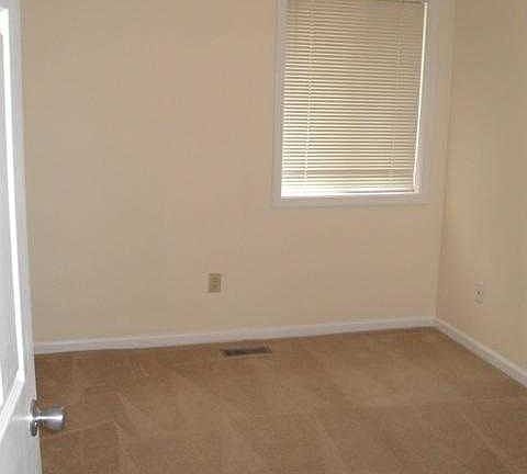 4th image of 134 Woodfield Pl