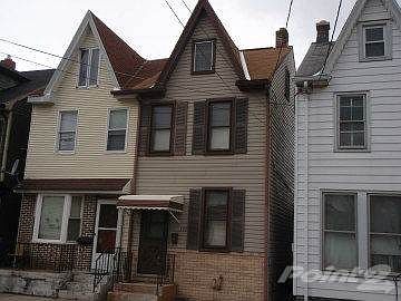 323 E Weidman St front