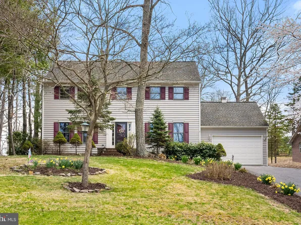 226 Fairway Cir, Cross Junction, VA 22625