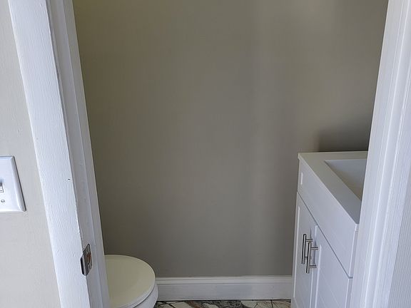 1st floor 1/2 Bath