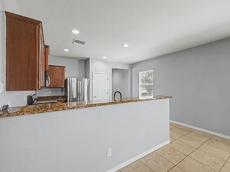 41177 W Lucera Ln — Photo 10