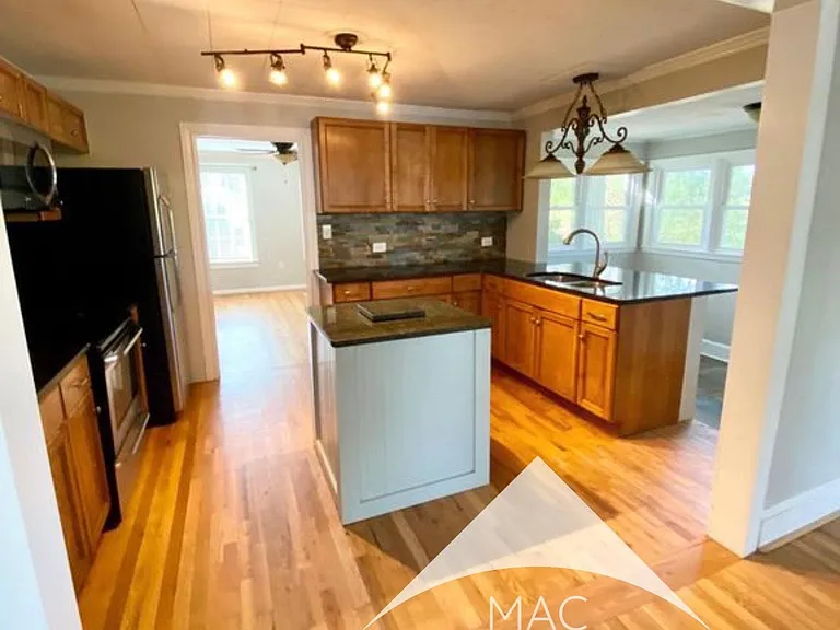 820 Chick Springs Rd — Photo 6