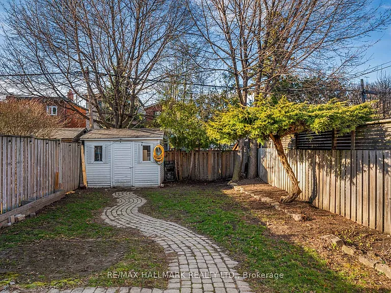 146 Roslin Ave — Photo 40