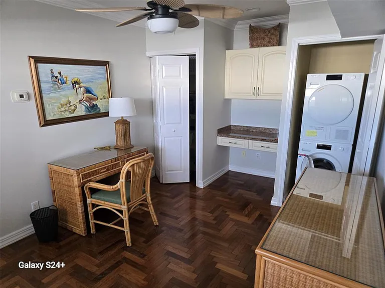 108.5 Eastlake Way #UP — Photo 3