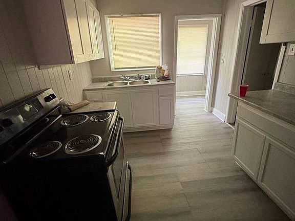 4th image of 4236 E Cayuga St