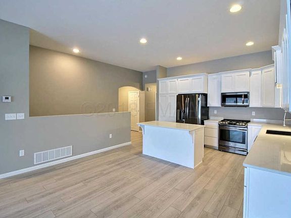 5th image of 607 E C 34 Way