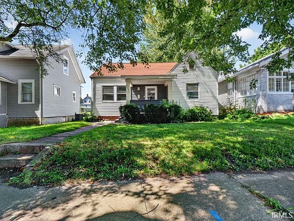 2nd image of 2121 Cass St