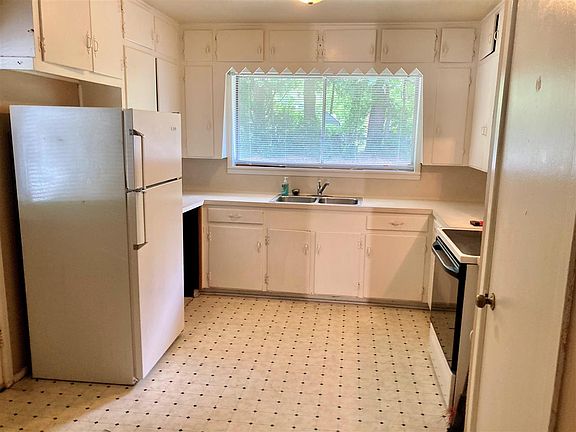 3rd image of 407 N Parkdale Dr