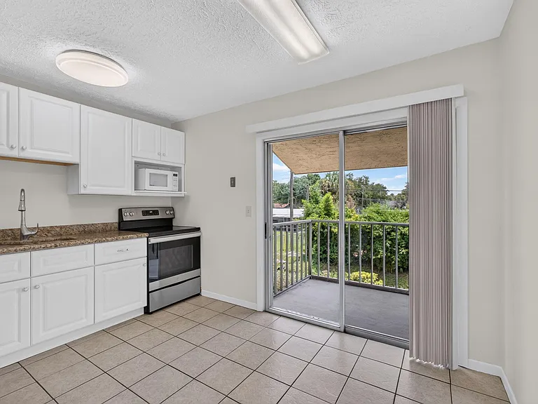 708 SW Gardens Blvd — Photo 15