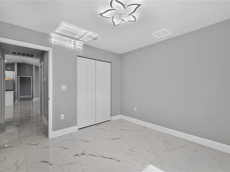 3211 43rd St SW — Photo 15