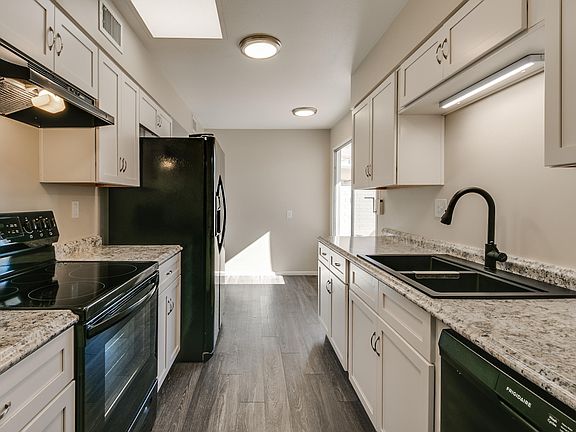 3rd image of 10507 W Palmeras Dr