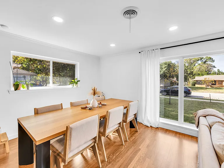 403 S Lois Ln — Photo 11