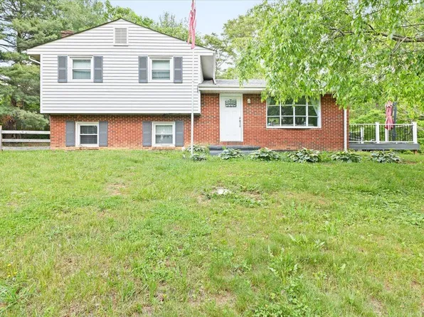 8160 Cloverdale Rd, Troutville, VA 24175